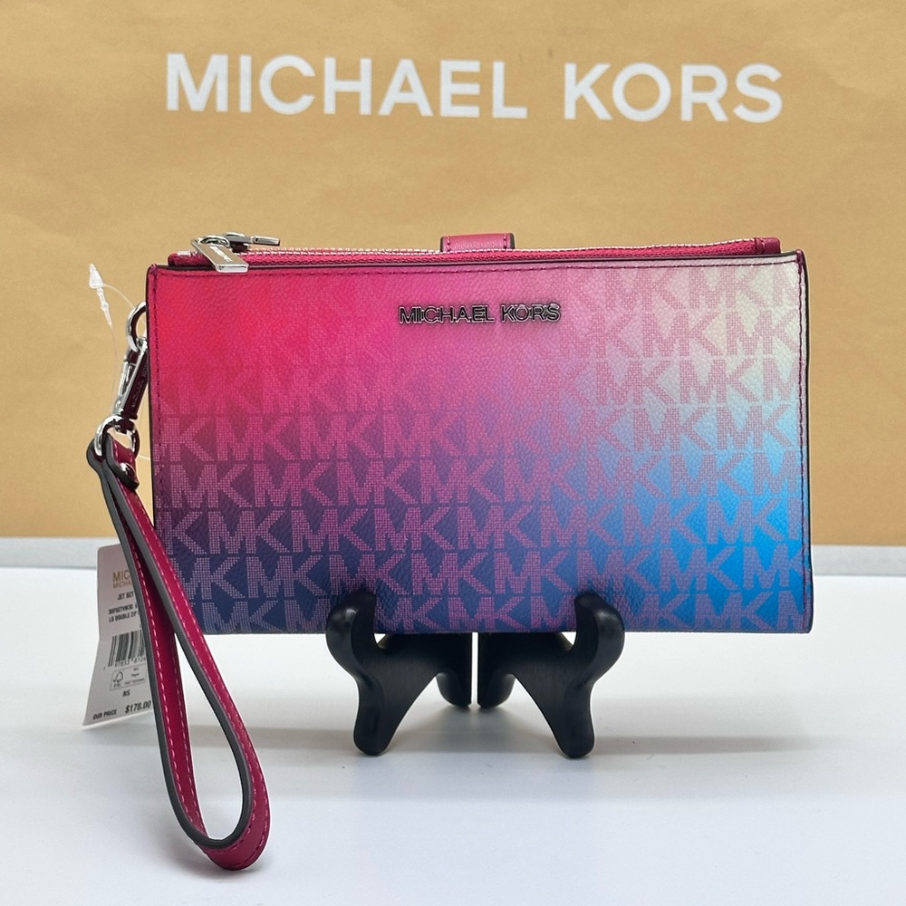 MICHAEL KORS
Jet Set Large Ombré Logo Wristlet Dark Raspberry color - Picture 2 of 15